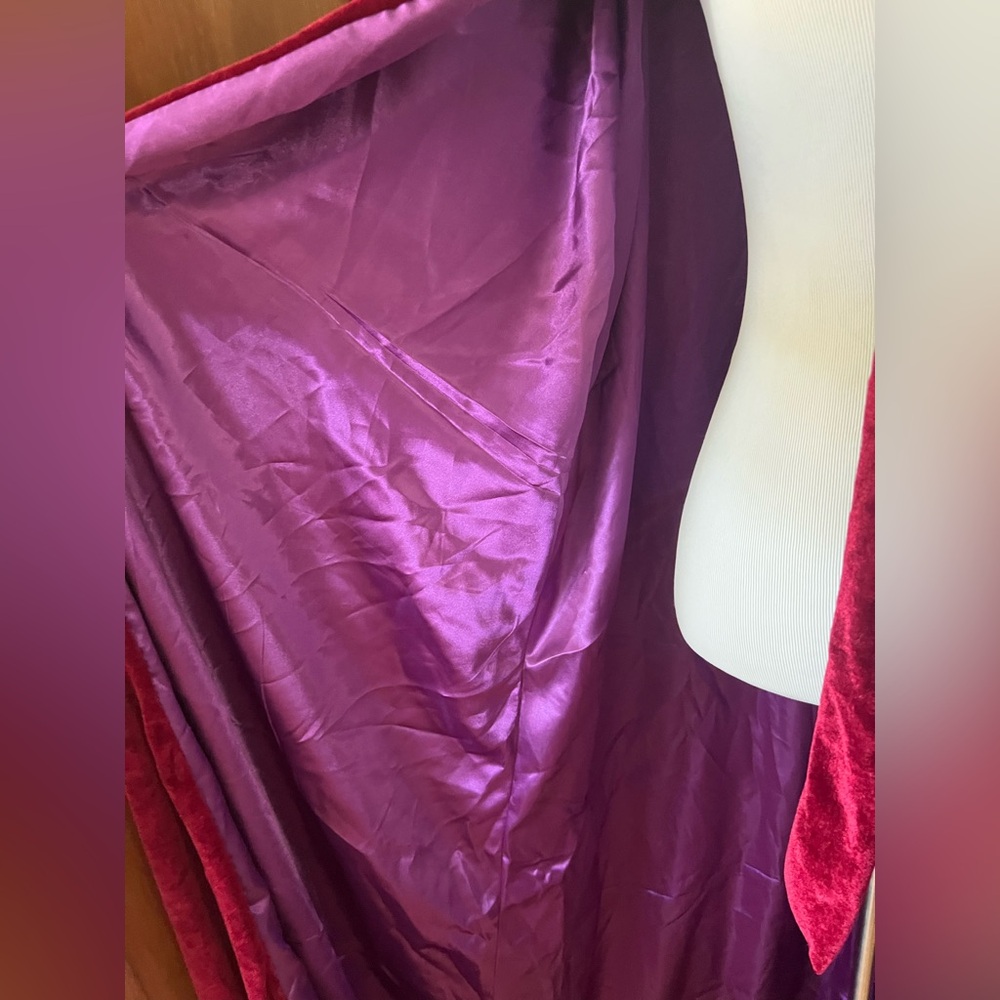 Floor length red velvet & purple satin hooded cloak / cape - Picture 4 of 4
